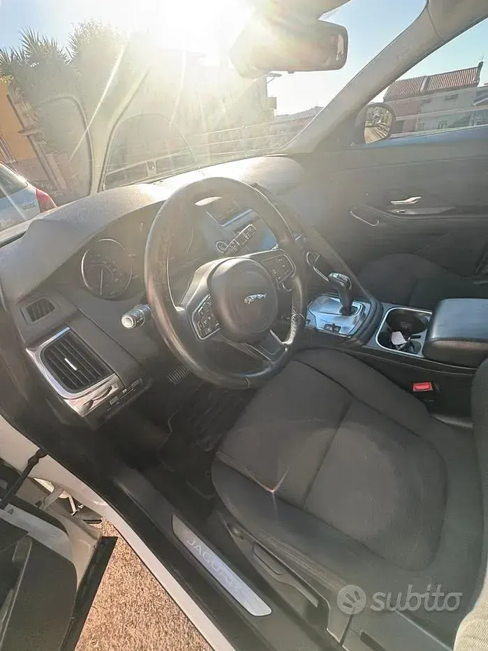 Usata Jaguar E-Pace 200 CV (147 kW) 2018 Bianco SUV
