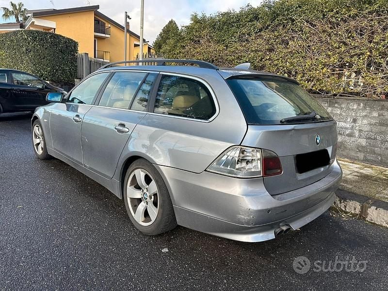 Usata BMW 530 231 CV (169 kW) 2006 Grigio Station wagon