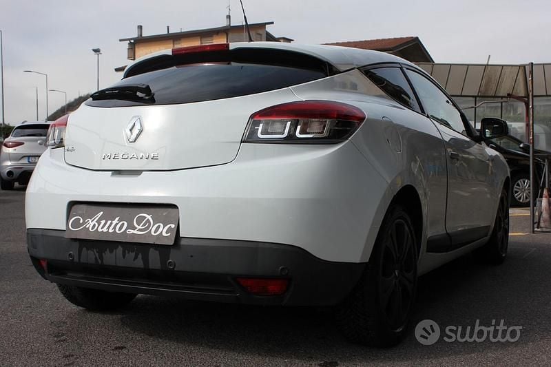 Usata Renault Mégane Coupé Luxe 110 CV (80 kW) 2010 Bianco Coupé