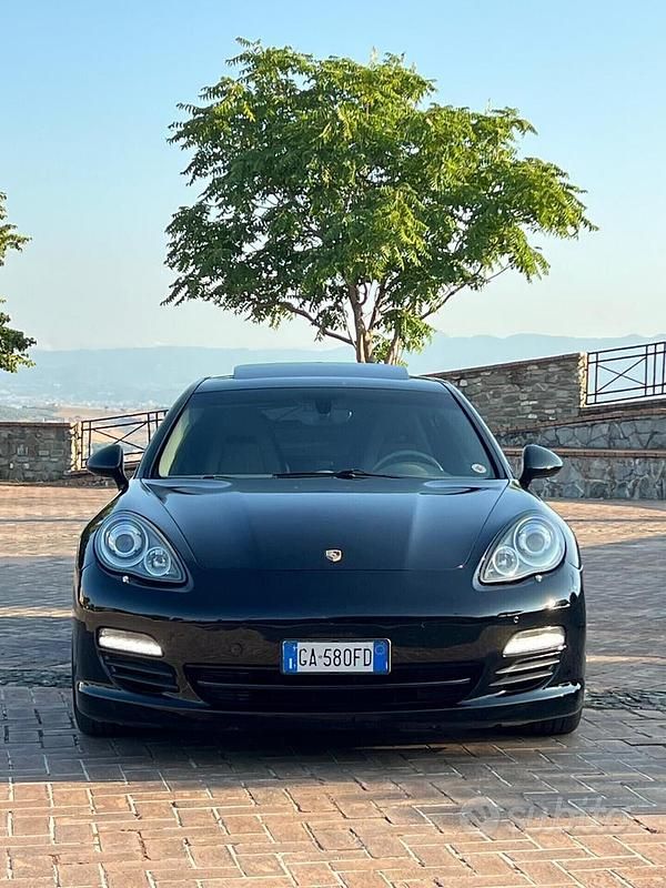 Nero Usata 2012 Porsche Panamera Platinum Edition Tre volumi | 26.900 € (Cara) - Immagine 1/4