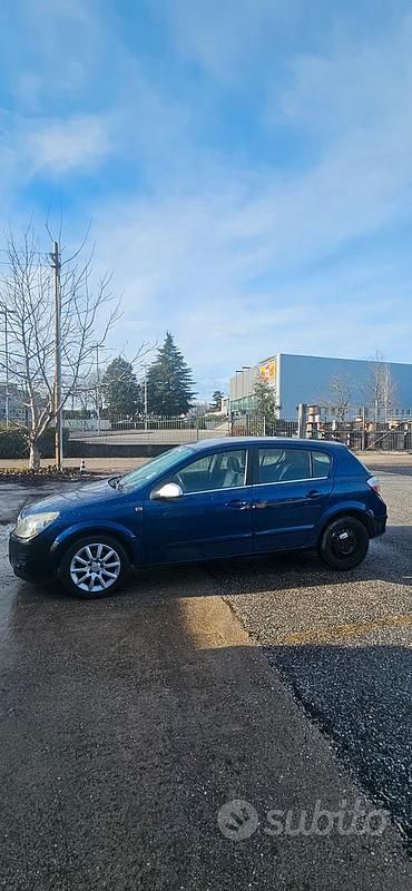 Blu Usata 2005 Opel Astra Tre volumi | 700 € - Immagine 1/4