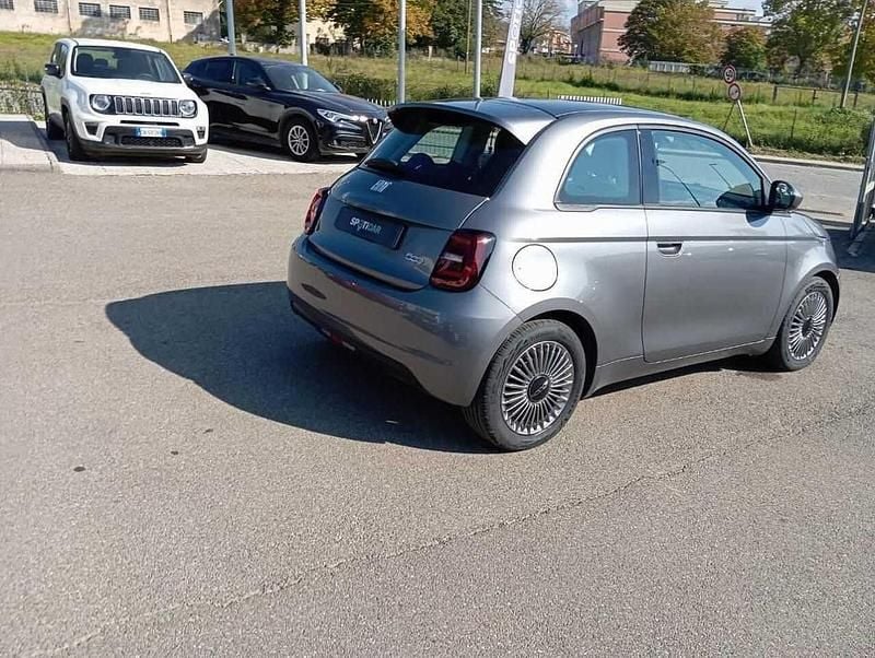 Usata Fiat 500e 42 kW (58 CV) 2024 Grigio Berlina