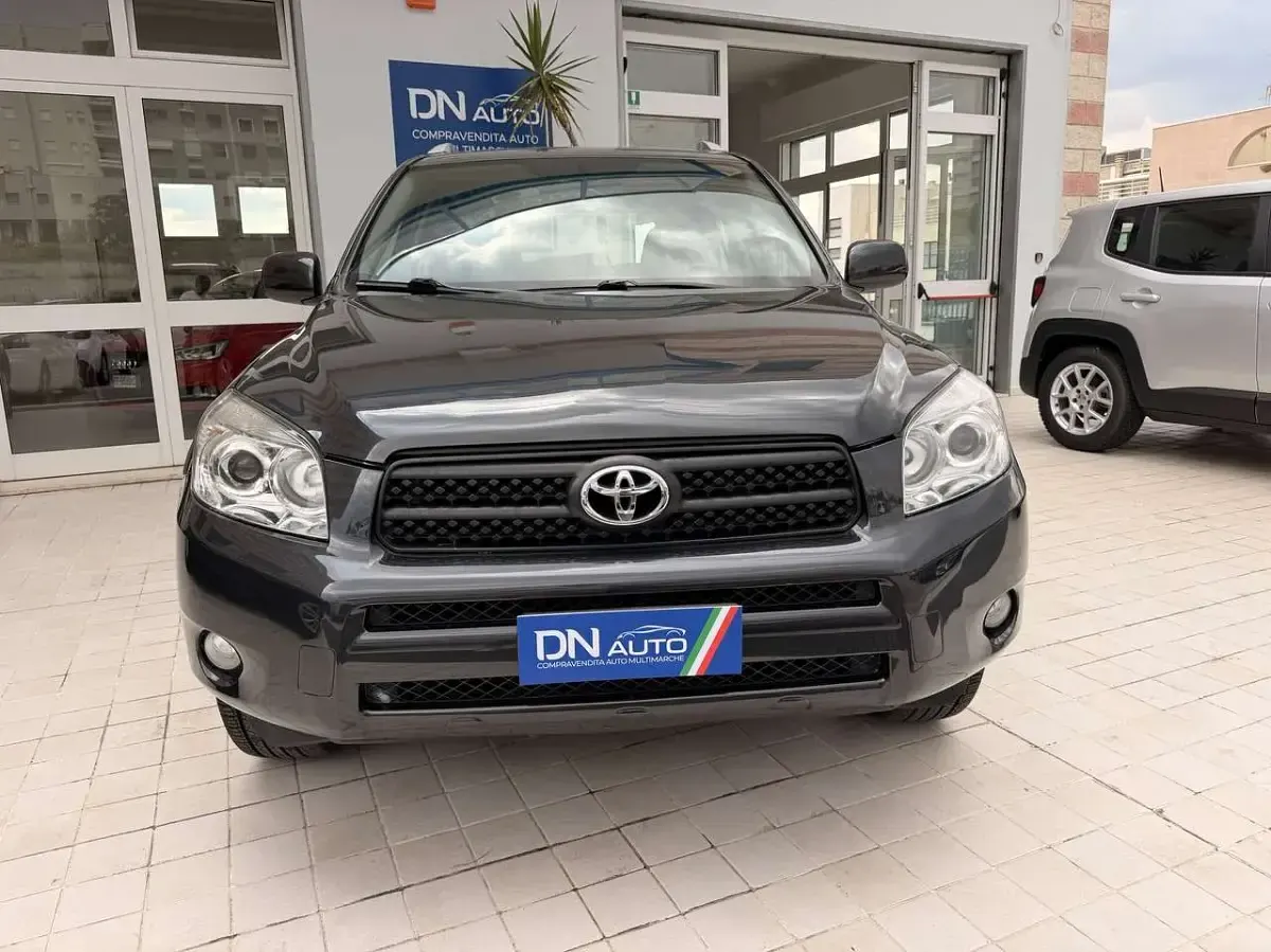 Usata Toyota RAV4 Luxury 136 CV (100 kW) 2007 Grigio SUV