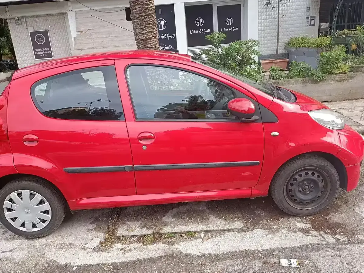 Usata Peugeot 107 68 CV (50 kW) 2009 Rosso Utilitaria