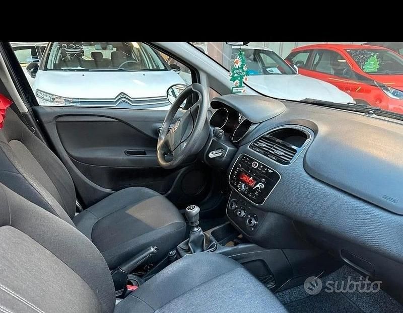 Usata Fiat Punto 77 CV (56 kW) 2014 Nero Berlina