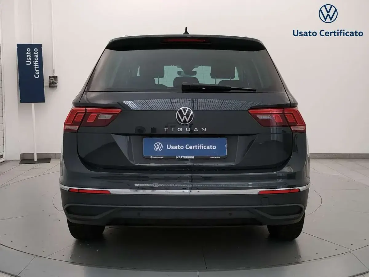 Usata VW Tiguan Life 122 CV (89 kW) 2023 Grigio SUV