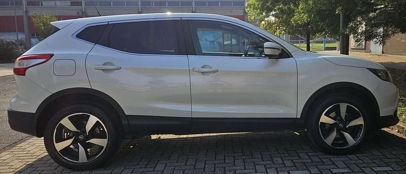 Usata Nissan Qashqai Tekna 131 CV (96 kW) 2016 Bianco SUV