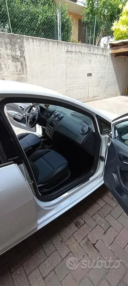 Usata Seat Ibiza CONNECT 90 CV (66 kW) 2017 Bianco Berlina
