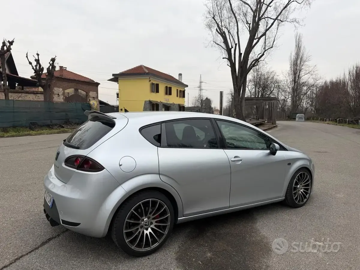 Usata Seat Leon CUPRA 241 CV (177 kW) 2008 Grigio Utilitaria