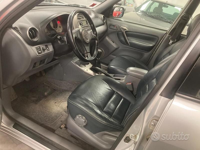 Usata Toyota RAV4 116 CV (85 kW) 2003 Grigio SUV