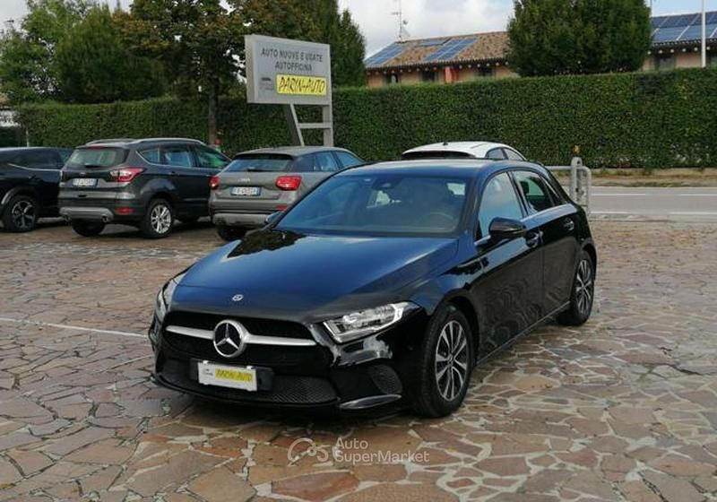 Nero Usata 2021 Mercedes A160 Business Tre volumi | 22.300 € (Ottimo prezzo) - Immagine 1/4