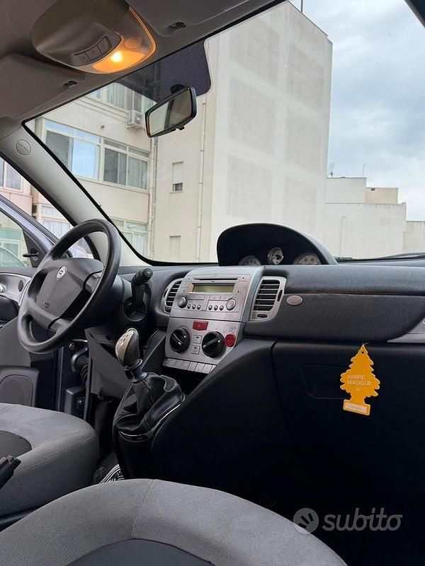 Usata Lancia Ypsilon 60 CV (44 kW) 2007 Grigio Utilitaria