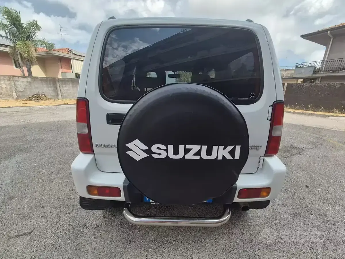 Usata Suzuki Jimny 86 CV (63 kW) 2010 Bianco SUV
