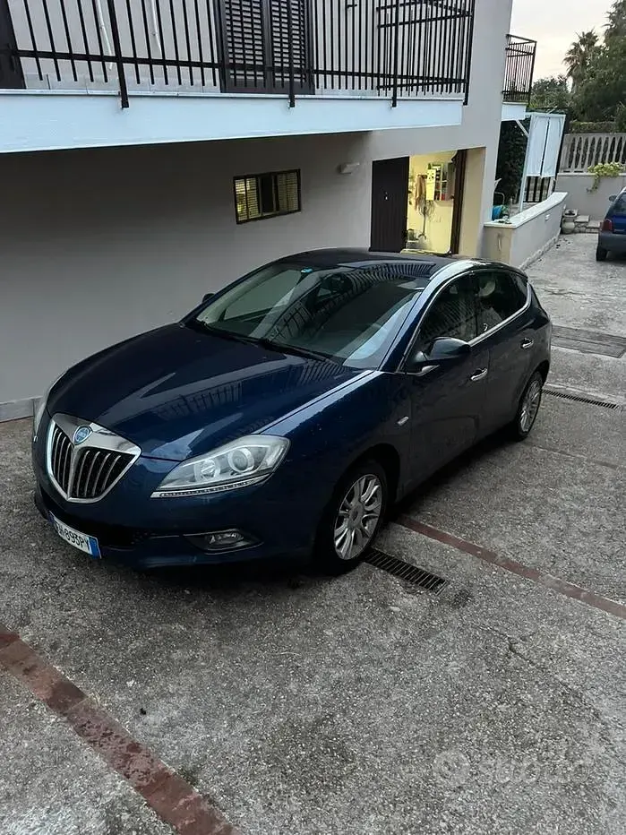 Usata Lancia Delta 120 CV (88 kW) 2011 Blu Utilitaria