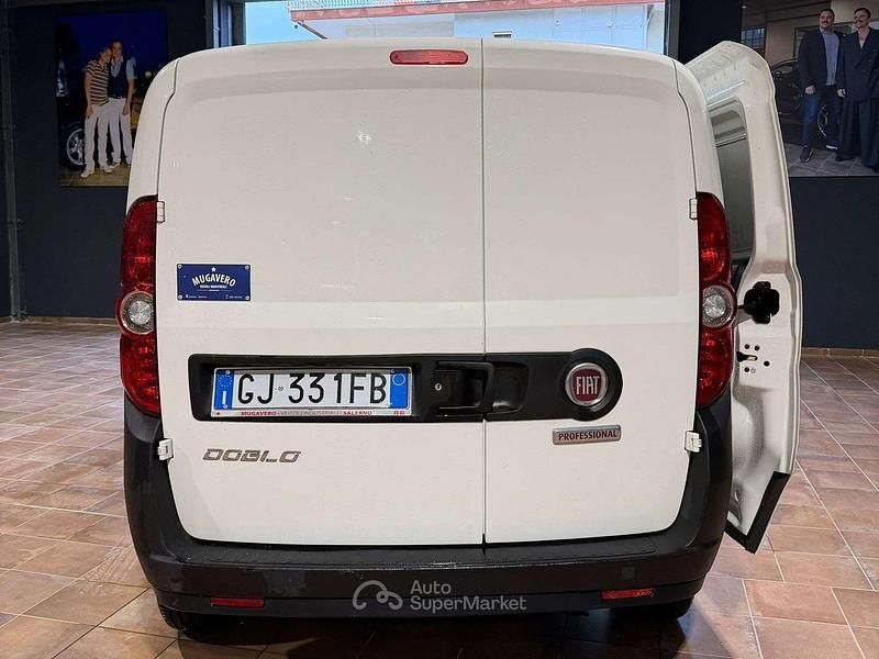 Usata Fiat Doblò 90 CV (66 kW) 2022 Bianco Monovolume