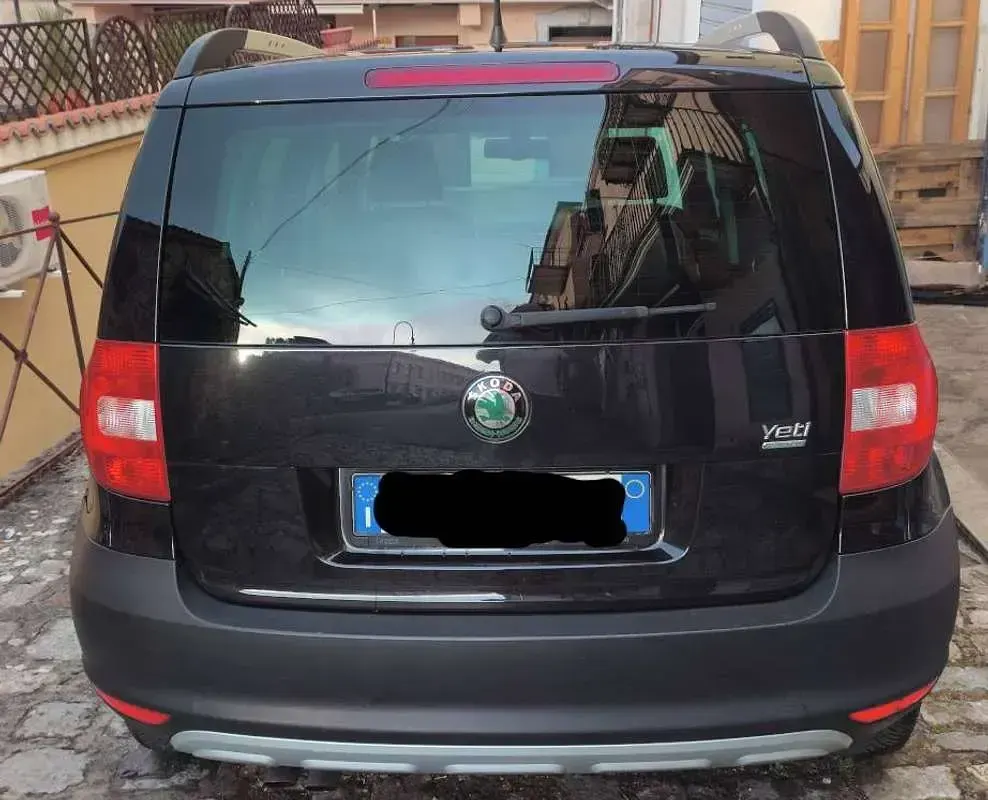 Usata Skoda Yeti GreenLine 105 CV (77 kW) 2011 Nero SUV