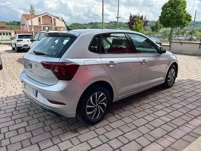 Usata VW Polo Life 90 CV (66 kW) 2024 Argento Utilitaria