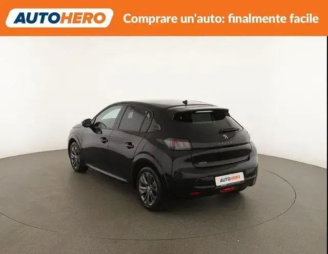 Usata Peugeot e-208 Allure 56 kW (77 CV) 2021 Nero Utilitaria
