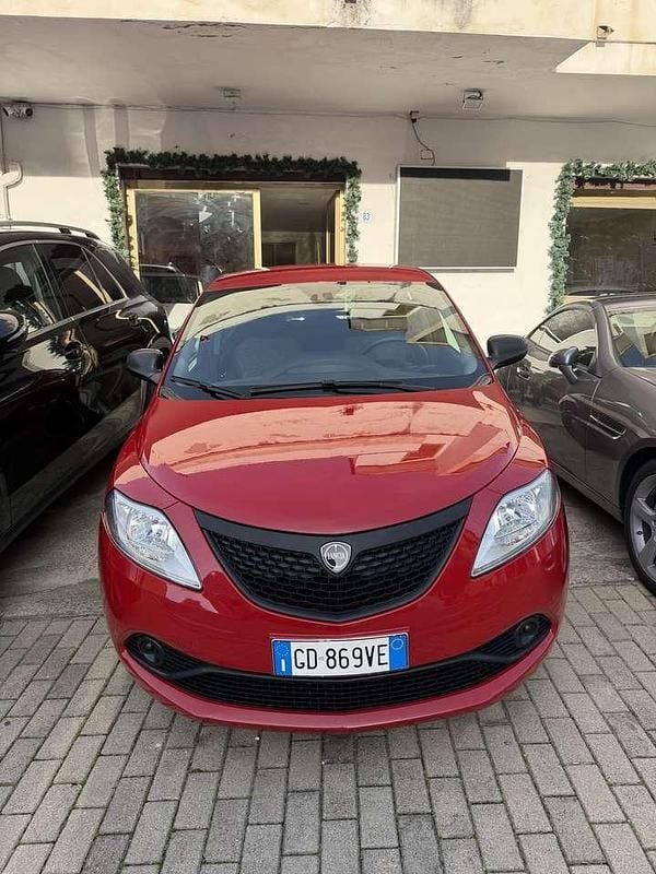 Rosso Usata 2021 Lancia Ypsilon Silver Due volumi | 9900 € (Buon prezzo) - Immagine 1/4