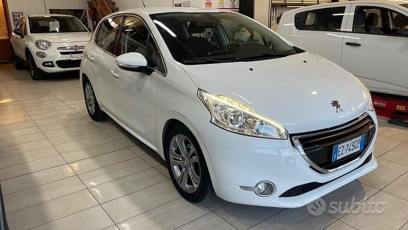 Usata Peugeot 208 Allure 120 CV (88 kW) 2015 Bianco Utilitaria
