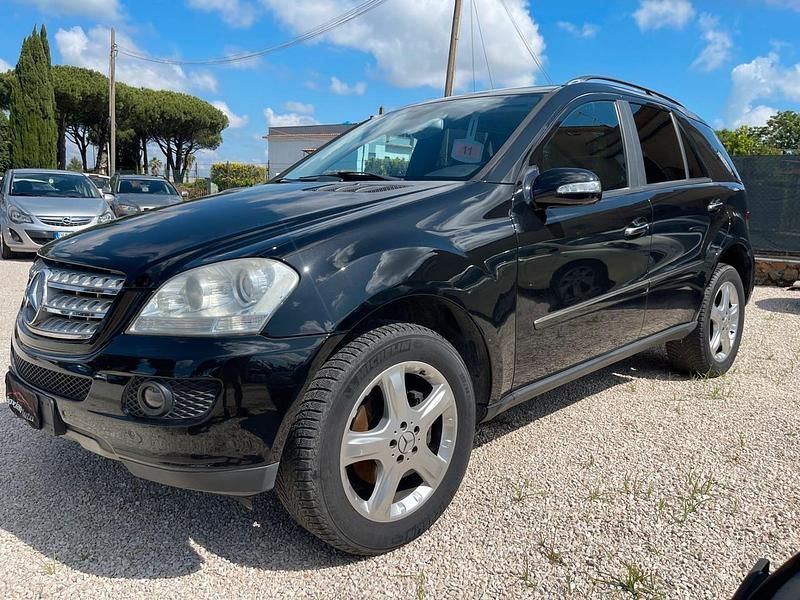 Usata Mercedes ML320 224 CV (164 kW) 2006 Nero SUV