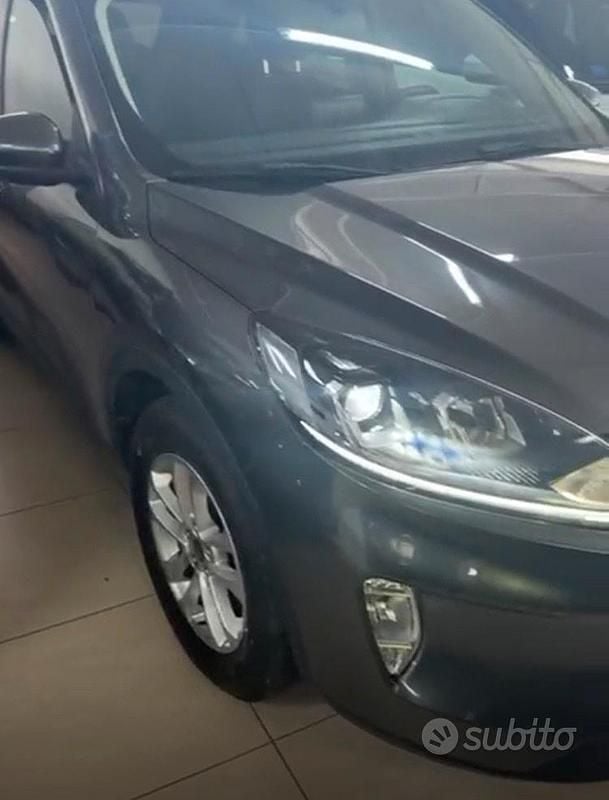 Usata Ford Kuga 120 CV (88 kW) 2022 Grigio SUV