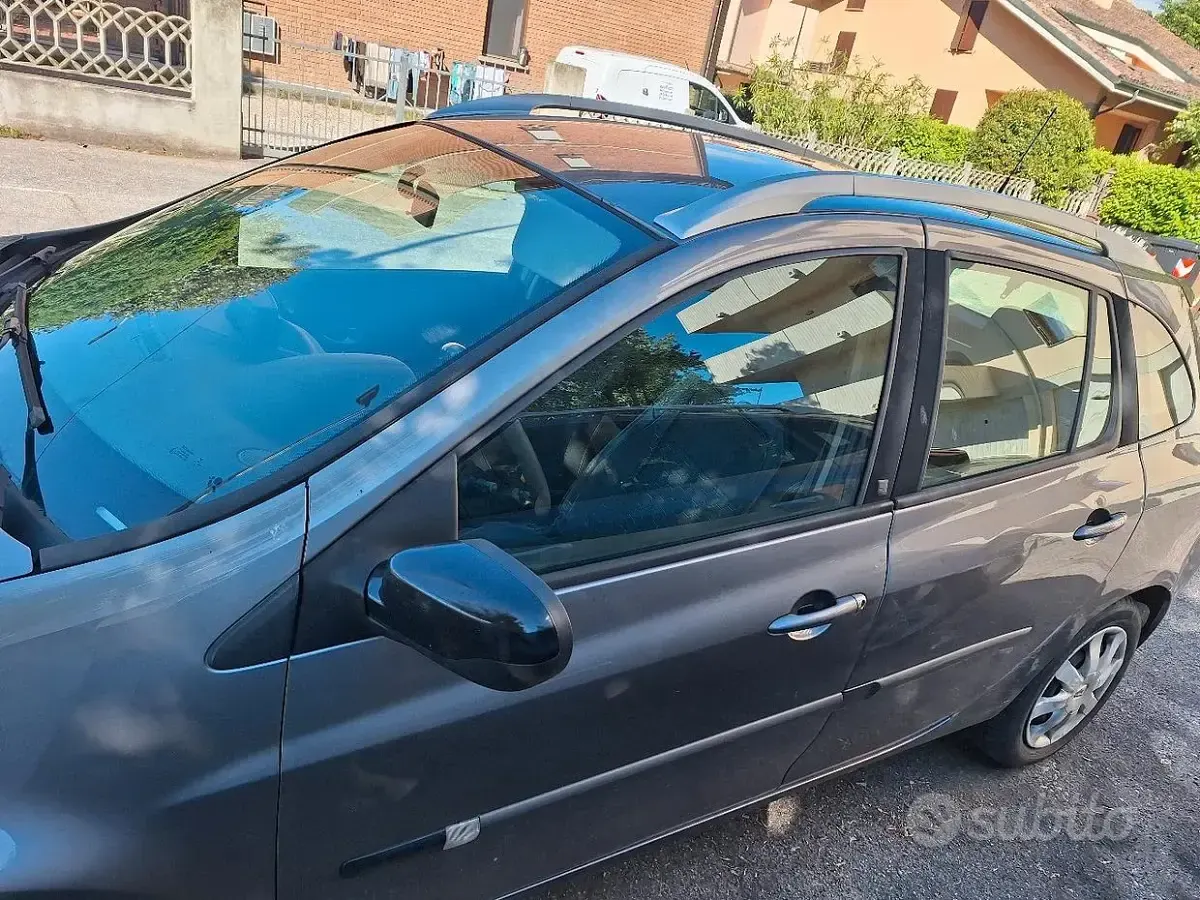 Usata Renault Clio II 58 CV (42 kW) 2011 Blu Berlina