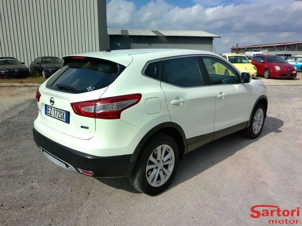 Usata Nissan Qashqai 110 CV (80 kW) 2015 Bianco SUV