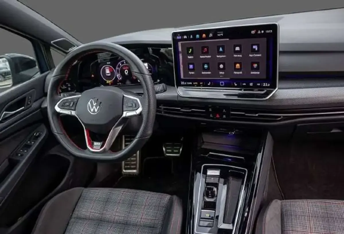 Usata VW Golf VIII Comfortline 265 CV (194 kW) 2025 Argento dolomite Berlina