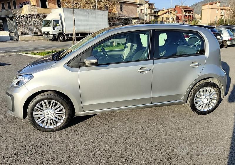 Usata VW up! 65 CV (47 kW) 2023 Grigio Utilitaria