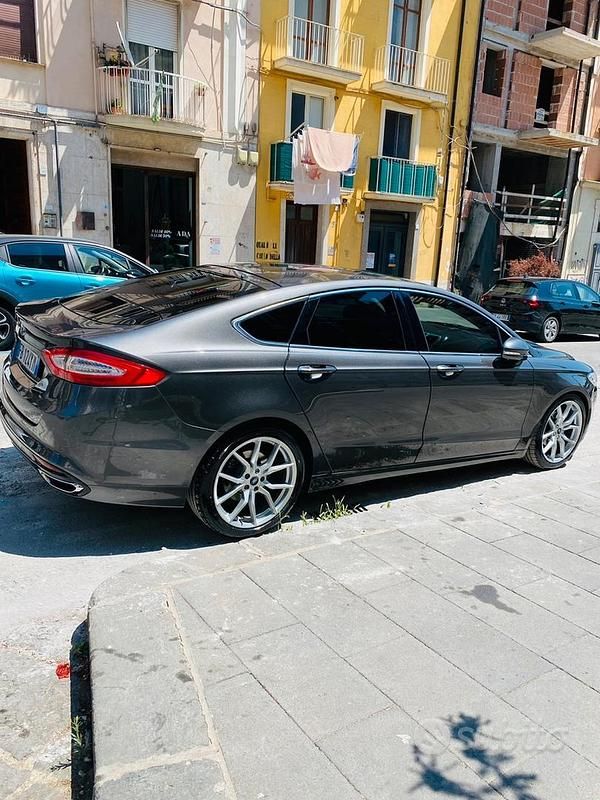 Usata Ford Mondeo 180 CV (132 kW) 2016 Grigio Berlina