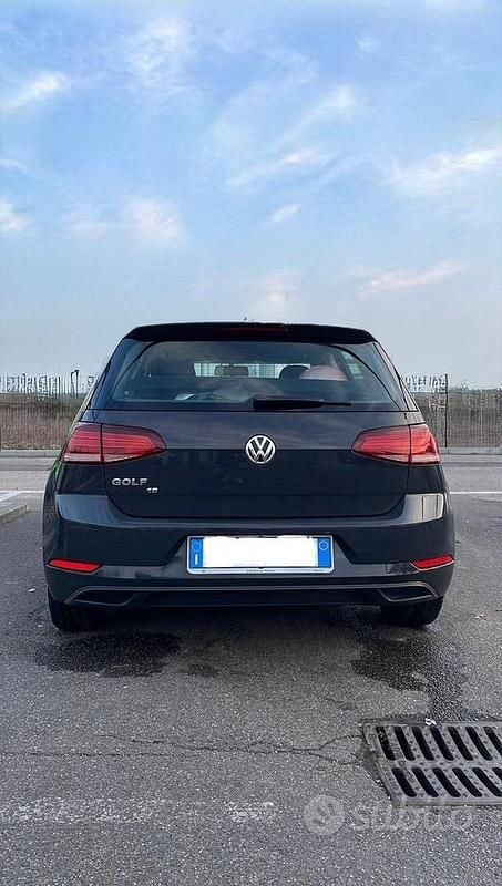 Usata VW Golf VII SE 105 CV (77 kW) 2018 Nero Utilitaria
