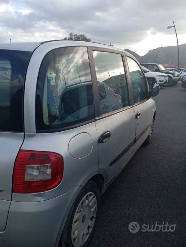 Grigio Usata 2007 Fiat Multipla Monovolume | 2500 € (Cara) - Immagine 1/4