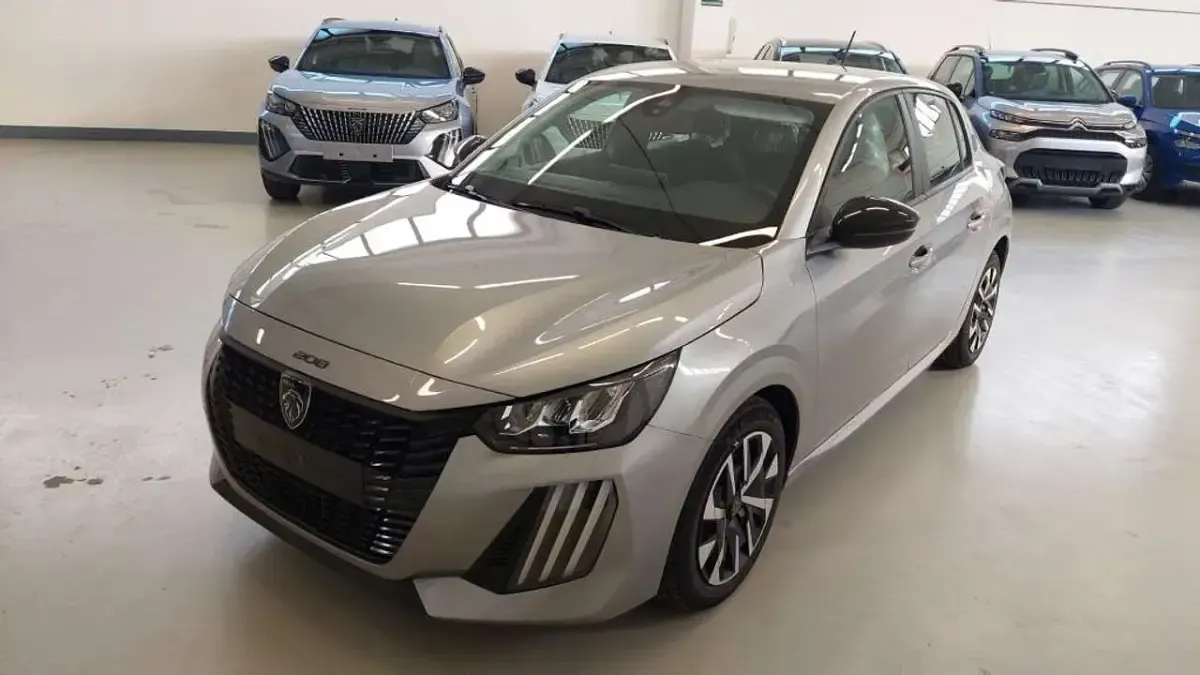 Nuova Peugeot 208 Style 75 CV (55 kW) 2025 Grigio artense Utilitaria