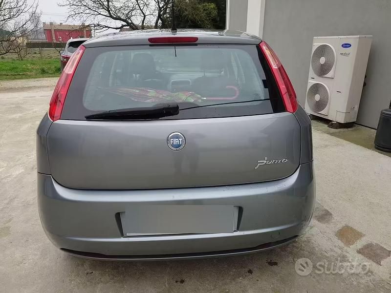 Usata Fiat Grande Punto Active 77 CV (56 kW) 2006 Grigio Utilitaria