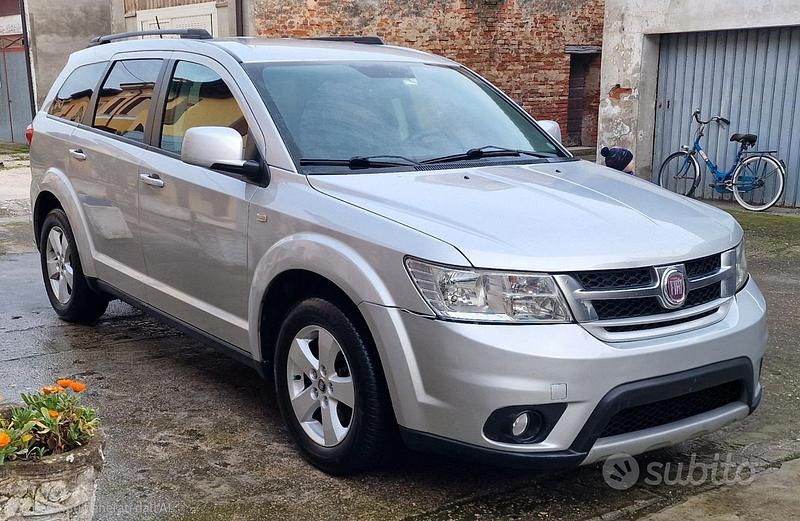 Usata Fiat Freemont Lounge 140 CV (102 kW) 2011 Grigio SUV