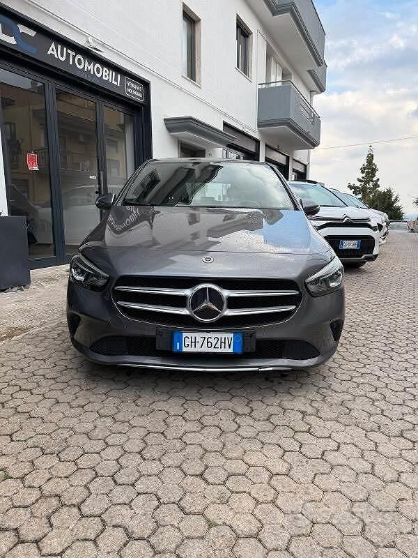 Usata Mercedes B180 116 CV (85 kW) 2021 Grigio Monovolume