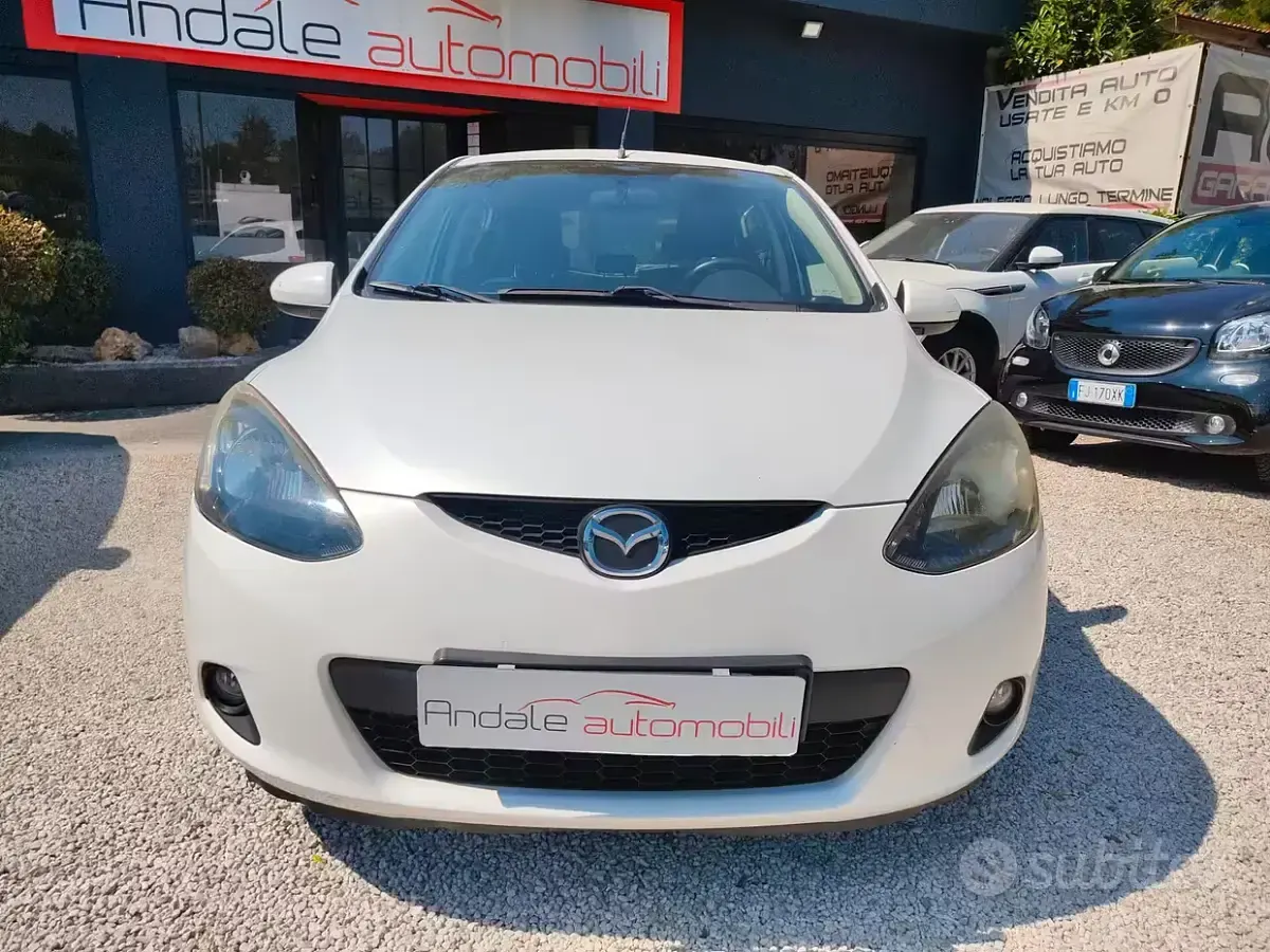 Usata Mazda 2 72 CV (52 kW) 2010 Bianco Utilitaria