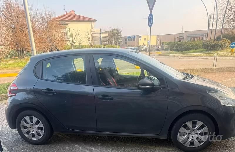 Usata Peugeot 208 82 CV (60 kW) 2013 Nero Utilitaria
