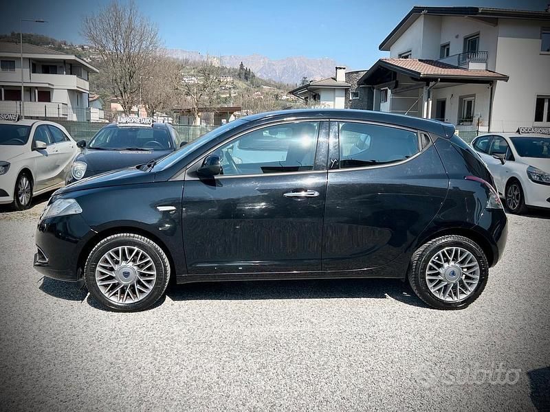 Usata Lancia Ypsilon 69 CV (50 kW) 2013 Nero Utilitaria