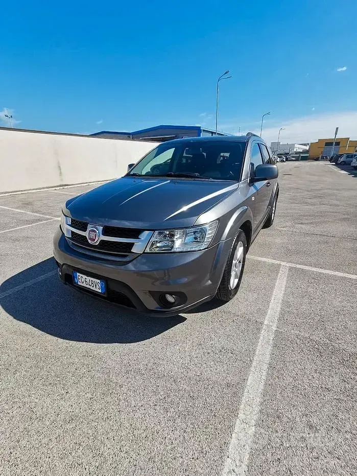 Usata Fiat Freemont Urban 140 CV (102 kW) 2011 Grigio SUV