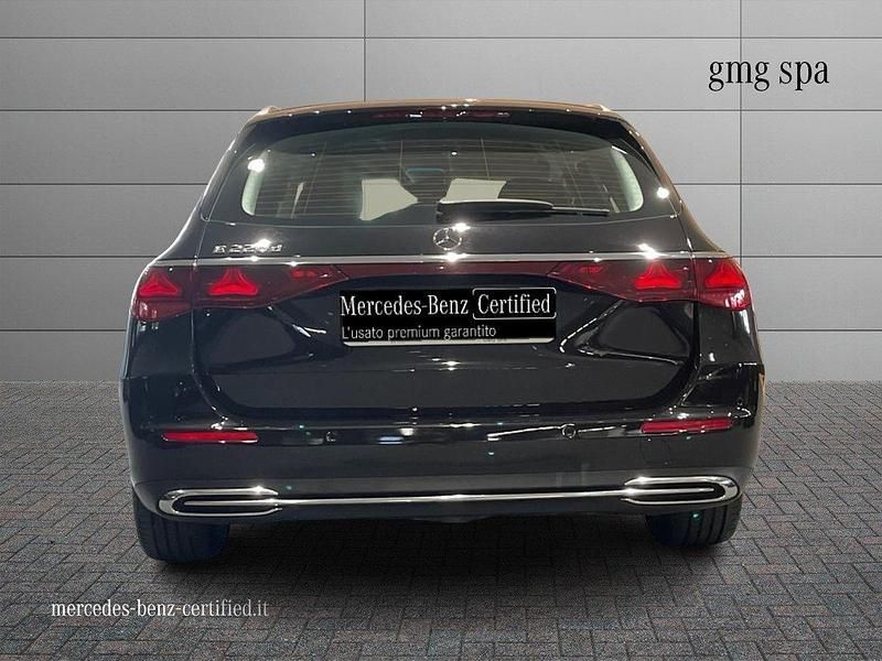 Usado Mercedes 220 Advanced 197 CV (144 kW) 2024 Negro Familiar