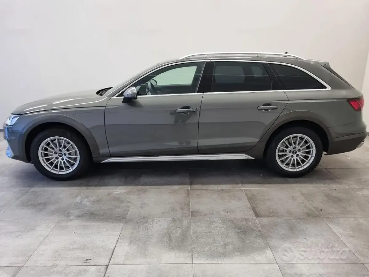 Usata Audi A4 Allroad Business 286 CV (210 kW) 2022 Oro Station wagon