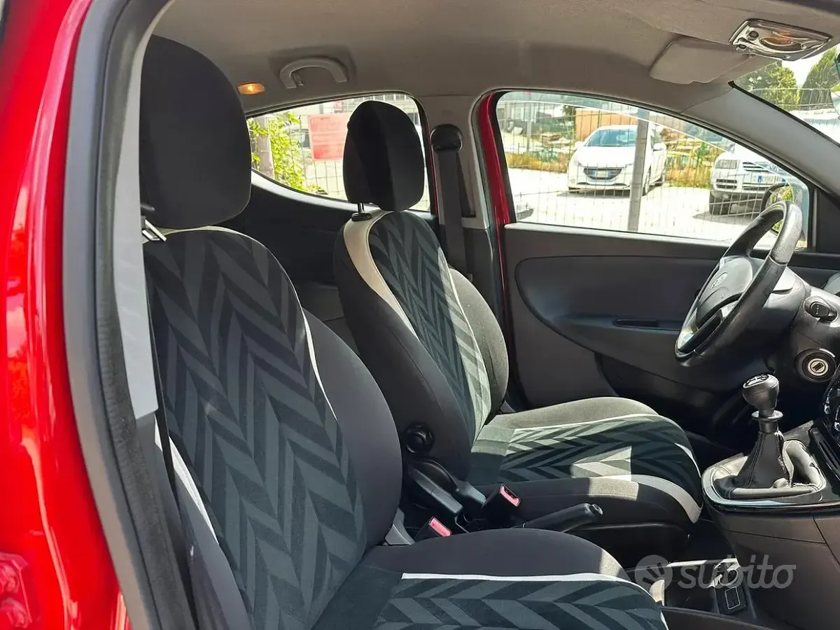 Usata Lancia Ypsilon 69 CV (50 kW) 2016 Rosso Utilitaria