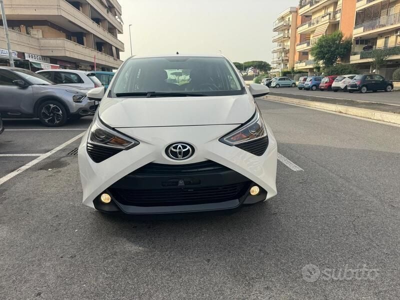 Bianco Usata 2020 Toyota Aygo Connect Style Due volumi | 9900 € (Ottimo prezzo) - Immagine 1/4
