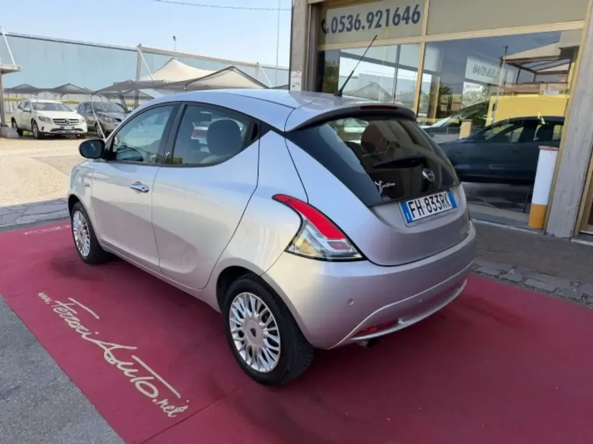 Usata Lancia Ypsilon Gold 69 CV (50 kW) 2017 Antracite Utilitaria