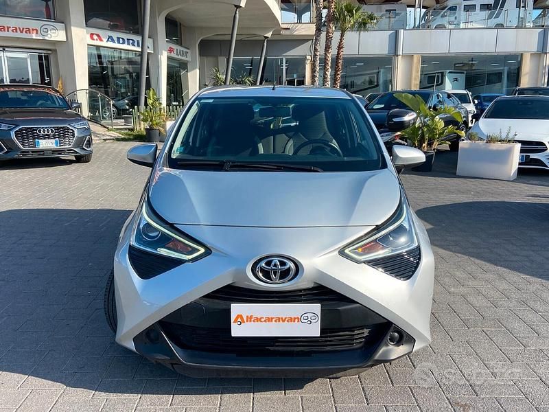 Usata Toyota Aygo Business Edition 72 CV (52 kW) 2019 Grigio Utilitaria