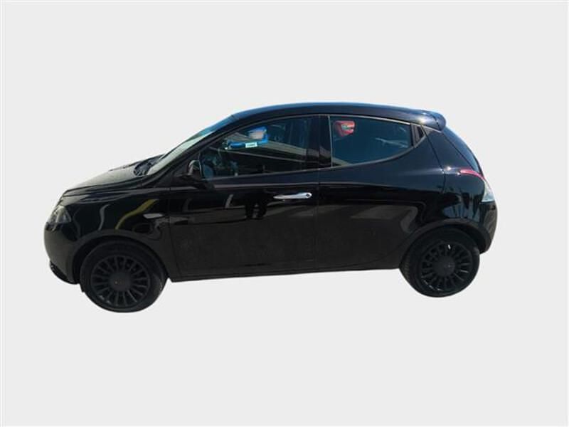Usata Lancia Ypsilon S 70 CV (51 kW) 2022 Nero Utilitaria