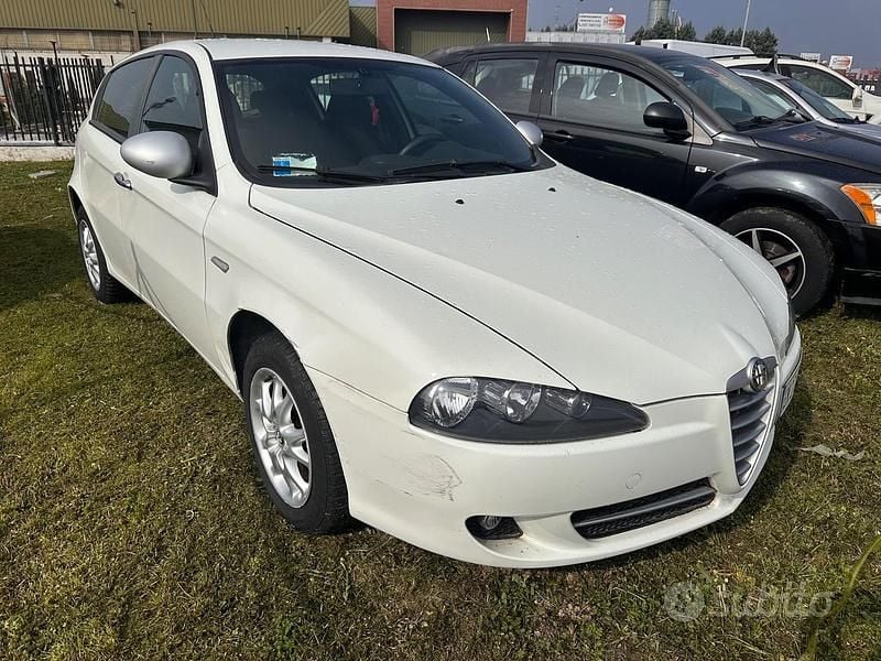 Usata Alfa Romeo 147 Progression 2010 Bianco Utilitaria