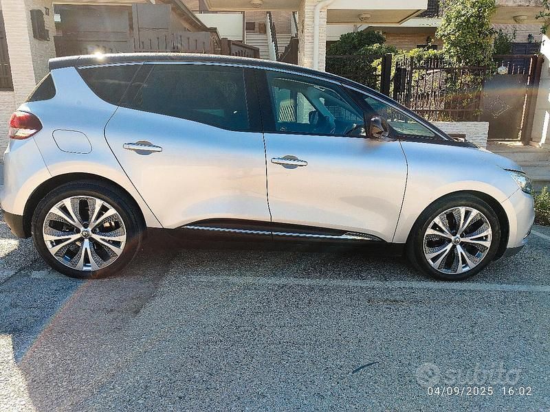 Usata Renault Scénic IV Intens 110 CV (80 kW) 2018 Argento Monovolume
